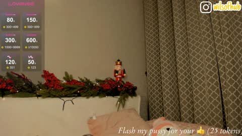 Snapshot of bzzzme chatting on 12/28/24, 04:52 My name is Sofia I will be glad if you spend your time with me 3 online show from 12/28/24, 04:52