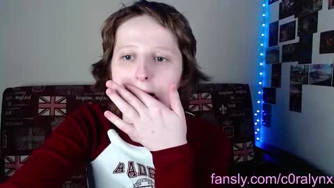 Snapshot of c0ralynx chatting on 02/13/25, 02:01 C0ralynx online show from 02/13/25, 02:01