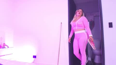 Carolina online show from 11/01/25, 03:08