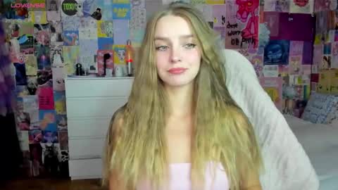 Snapshot of caaandy_girl chatting on 09/25/25, 05:38 Emily  online show from 09/25/25, 05:38