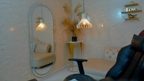 Snapshot of caamii_sweett chatting on 05/20/26, 08:04 Camii Sweet online show from 05/20/26, 08:04