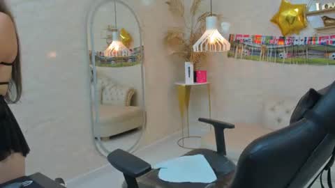 Snapshot of caamii_sweett chatting on 06/15/26, 08:00 Camii Sweet online show from 06/15/26, 08:00