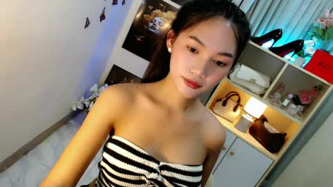 Snapshot of caitlin_x chatting on 04/18/26, 07:07 caitlin online show from 04/18/26, 07:07