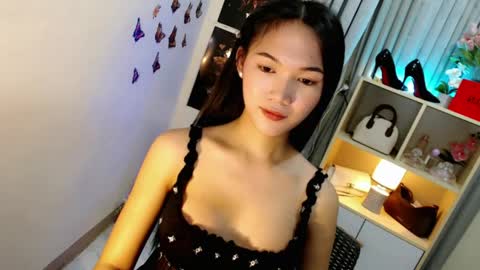 Snapshot of caitlin_x chatting on 04/25/26, 11:46 caitlin online show from 04/25/26, 11:46
