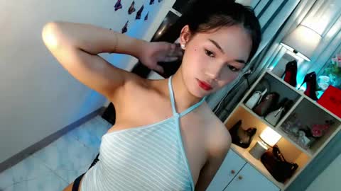 Snapshot of caitlin_x chatting on 05/17/26, 11:01 caitlin online show from 05/17/26, 11:01