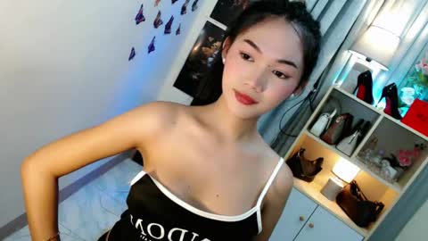 Snapshot of caitlin_x chatting on 05/18/26, 11:21 caitlin online show from 05/18/26, 11:21