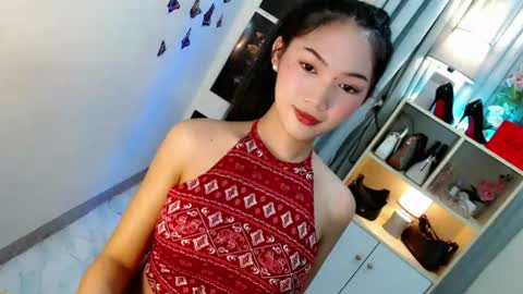 Snapshot of caitlin_x chatting on 05/19/26, 11:33 caitlin online show from 05/19/26, 11:33