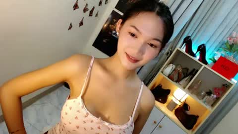 Snapshot of caitlin_x chatting on 06/26/26, 10:58 caitlin online show from 06/26/26, 10:58
