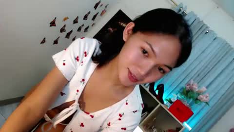 Snapshot of caitlin_x chatting on 07/23/26, 02:15 caitlin online show from 07/23/26, 02:15