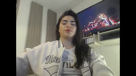 caitlingomez0 online show from 05/05/26, 11:07