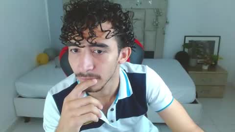 Snapshot of caius_fox chatting on 01/13/26, 11:04 caius online show from 01/13/26, 11:04