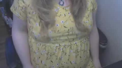 Snapshot of calcavorix chatting on 03/27/26, 01:55 Calie online show from 03/27/26, 01:55