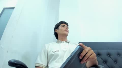 Snapshot of caliboyheat chatting on 05/27/26, 02:58 caliboyheat online show from 05/27/26, 02:58