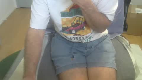 Snapshot of califun4u chatting on 01/05/25, 11:01 califun4u online show from 01/05/25, 11:01