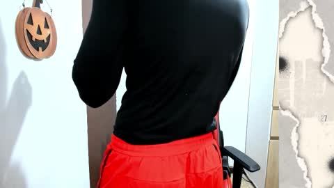 calihotcaliente27 online show from 10/28/25, 12:09