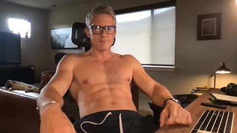 Snapshot of calirsedmo chatting on 11/02/25, 08:33 calirsedmo online show from 11/02/25, 08:33