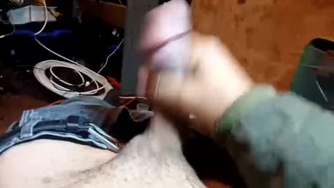 Snapshot of calisguitar chatting on 11/24/25, 03:39 Calisguitar online show from 11/24/25, 03:39