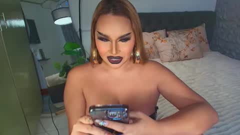 Snapshot of calista_palmer chatting on 01/06/25, 04:44 Miss Jane Commander online show from 01/06/25, 04:44