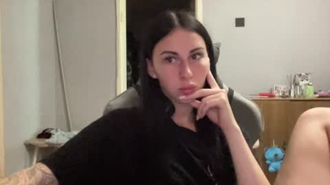 Snapshot of call_me_dad_ chatting on 06/17/26, 07:22 Anna online show from 06/17/26, 07:22