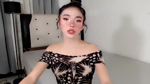 Snapshot of call_me_nina chatting on 05/17/26, 03:52 call_me_nina online show from 05/17/26, 03:52