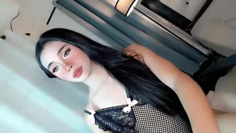 Snapshot of call_me_nina chatting on 05/30/26, 08:00 call_me_nina online show from 05/30/26, 08:00