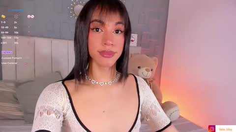 Snapshot of call_me_nora chatting on 10/24/25, 04:53 NORA online show from 10/24/25, 04:53