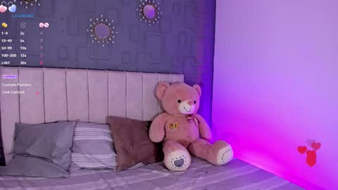 Snapshot of call_me_nora chatting on 11/16/25, 06:19 NORA online show from 11/16/25, 06:19