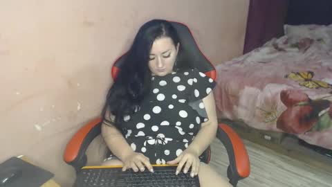 Snapshot of call_me_shaya chatting on 12/25/24, 04:43 Shaya online show from 12/25/24, 04:43