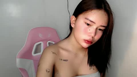 Snapshot of callme_remaxxx7 chatting on 03/22/26, 06:11 Rema online show from 03/22/26, 06:11