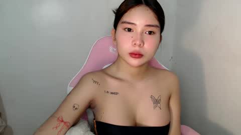 Snapshot of callme_remaxxx7 chatting on 03/28/26, 05:23 Rema online show from 03/28/26, 05:23