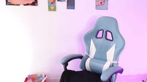 callmebluee online show from 04/17/26, 06:11