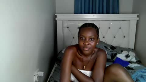 Snapshot of callmemonday chatting on 09/19/25, 10:43 Monday online show from 09/19/25, 10:43