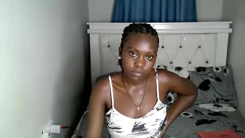 Snapshot of callmemonday chatting on 09/24/25, 08:01 Monday online show from 09/24/25, 08:01