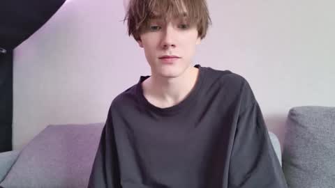 Snapshot of callmenineoneseven chatting on 10/21/25, 12:39 Nick online show from 10/21/25, 12:39