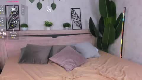 Snapshot of calm_sign chatting on 07/25/26, 12:20 Renesmy online show from 07/25/26, 12:20