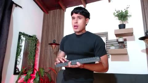 Snapshot of calvin913 chatting on 11/17/25, 08:53 calvin913 online show from 11/17/25, 08:53