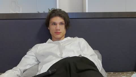 Snapshot of calvin_cay chatting on 01/04/25, 09:31 Calvin online show from 01/04/25, 09:31