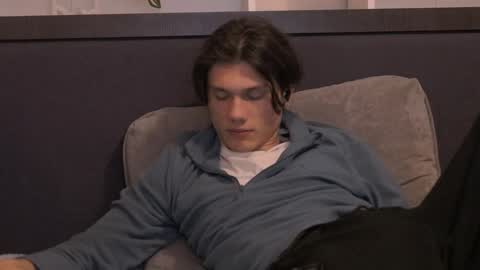 Snapshot of calvin_cay chatting on 01/13/25, 01:45 Calvin online show from 01/13/25, 01:45