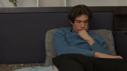 Snapshot of calvin_cay chatting on 01/15/25, 03:33 Calvin online show from 01/15/25, 03:33