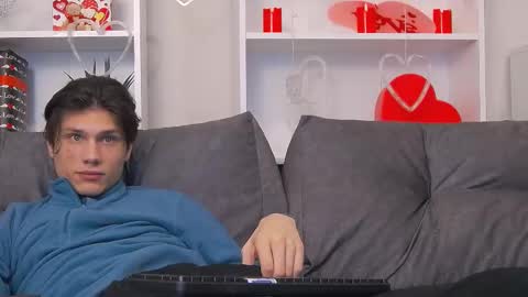 Snapshot of calvin_cay chatting on 02/11/25, 01:41 Calvin online show from 02/11/25, 01:41