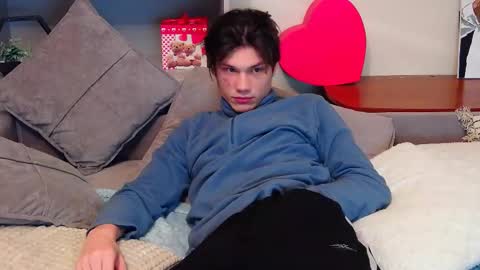 Snapshot of calvin_cay chatting on 02/12/25, 02:35 Calvin online show from 02/12/25, 02:35