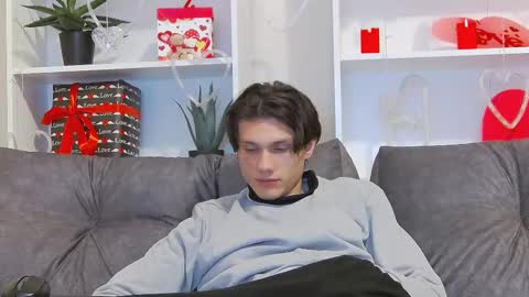 Snapshot of calvin_cay chatting on 02/13/25, 08:13 Calvin online show from 02/13/25, 08:13