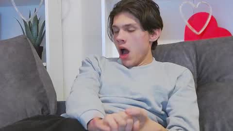 Snapshot of calvin_cay chatting on 02/14/25, 12:51 Calvin online show from 02/14/25, 12:51