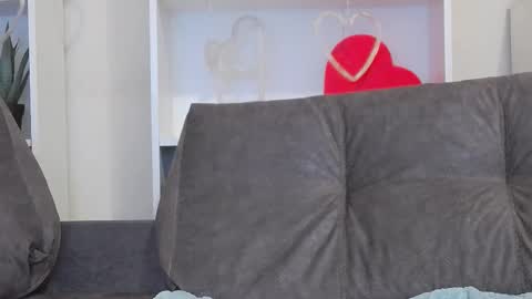 Snapshot of calvin_cay chatting on 02/14/25, 05:30 Calvin online show from 02/14/25, 05:30