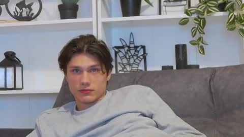 Snapshot of calvin_cay chatting on 02/27/25, 01:59 Calvin online show from 02/27/25, 01:59