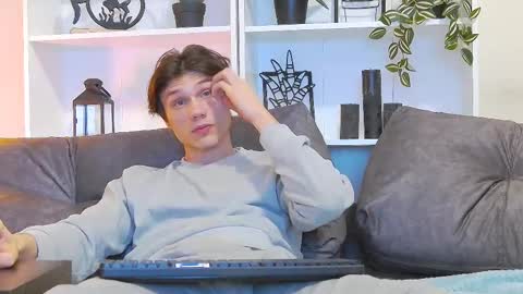 Snapshot of calvin_cay chatting on 03/03/25, 08:00 Calvin online show from 03/03/25, 08:00