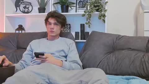 Snapshot of calvin_cay chatting on 03/04/25, 01:01 Calvin online show from 03/04/25, 01:01