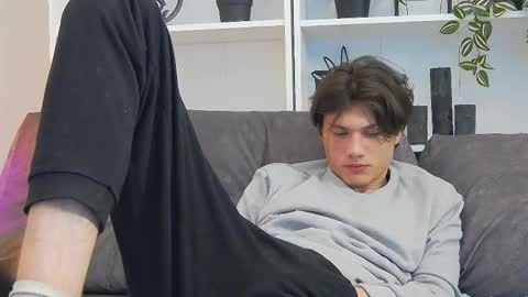 Snapshot of calvin_cay chatting on 03/07/25, 03:08 Calvin online show from 03/07/25, 03:08