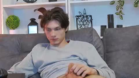 Snapshot of calvin_cay chatting on 03/11/25, 08:09 Calvin online show from 03/11/25, 08:09