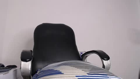 Snapshot of calvinhotlatino chatting on 12/05/24, 12:19 calvinhotlatino online show from 12/05/24, 12:19